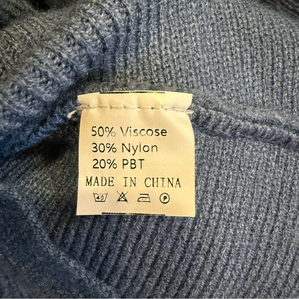Cozy Blue Women’s Turtleneck Sweater sz L - Picture 7 of 9